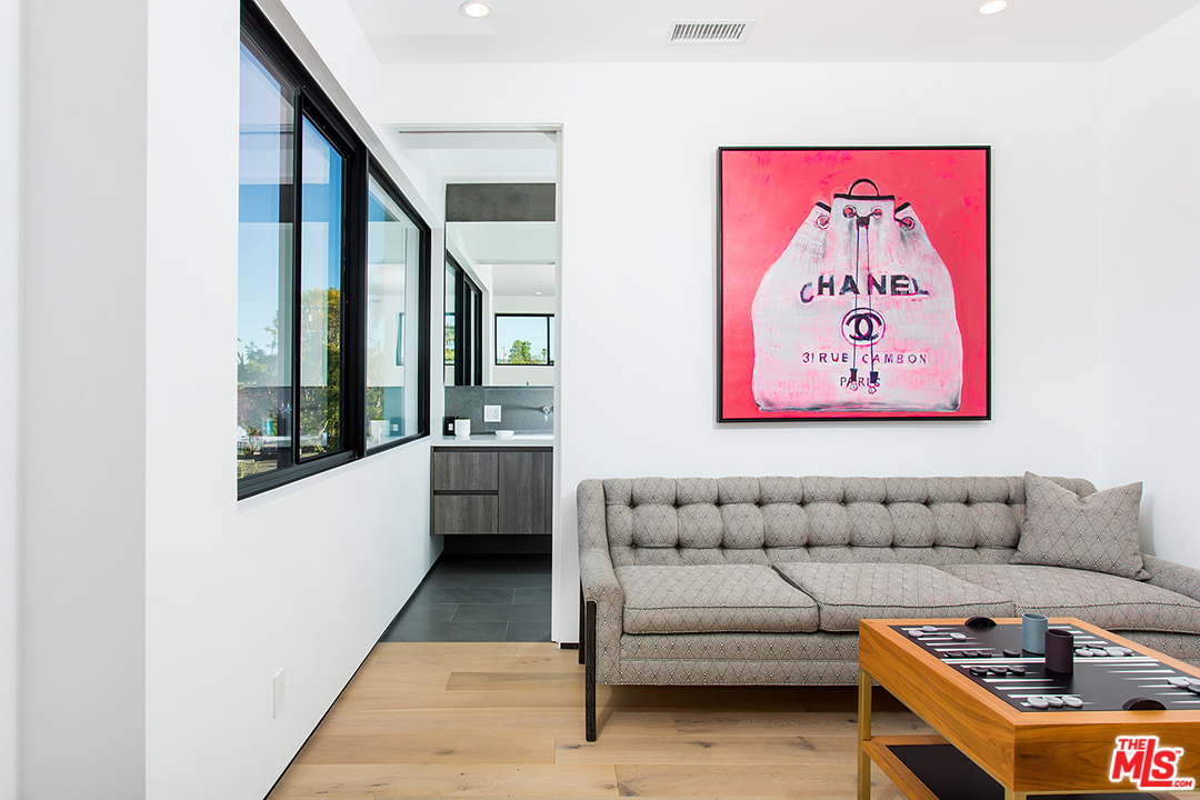 2021 Walnut Avenue Venice, CA 90291 - Photo 19 of 26 a living room with furniture and a rug