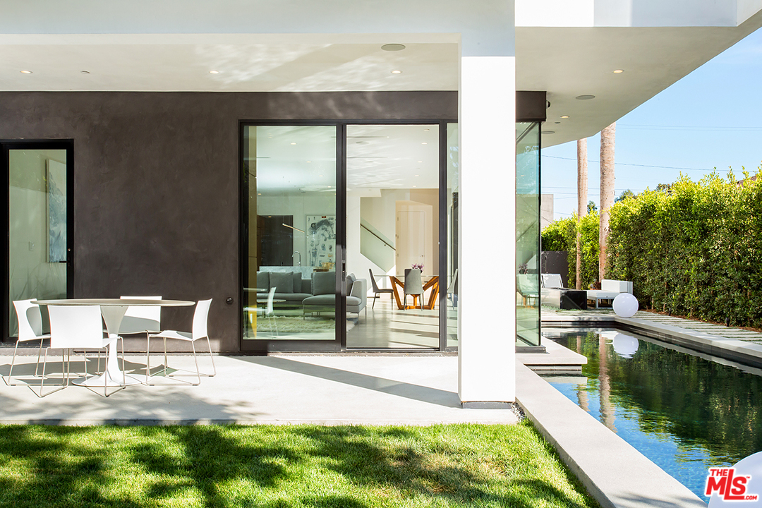 2021 Walnut Avenue Venice, CA 90291 - Photo 22 of 26 a house view with a outdoor space