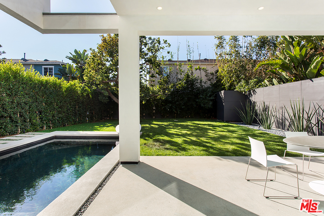 2021 Walnut Avenue Venice, CA 90291 - Photo 24 of 26 a view of swimming pool from a balcony
