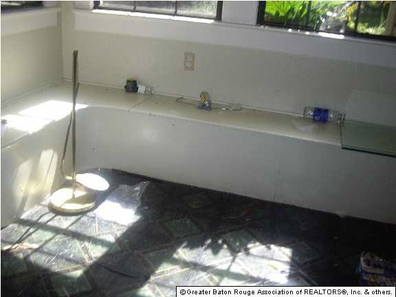 917 South River Road Denham Springs, LA 70726 - Photo 5 of 6 Gallery Image 5