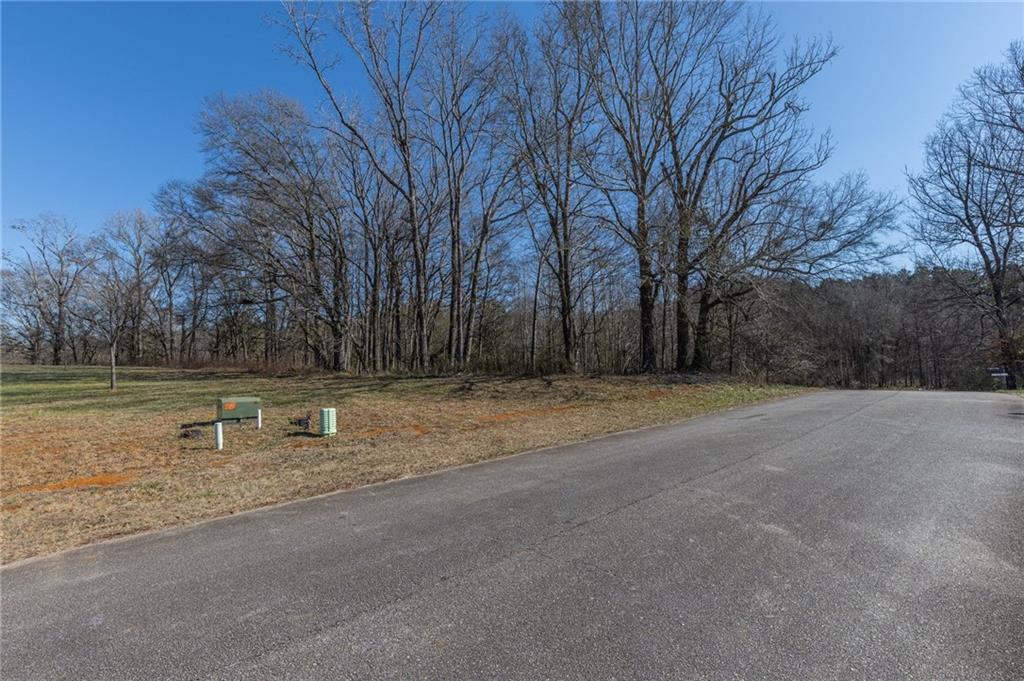 1030 Shoreline Drive Madison, GA 30650 - Photo 9 of 21 a house view with yard