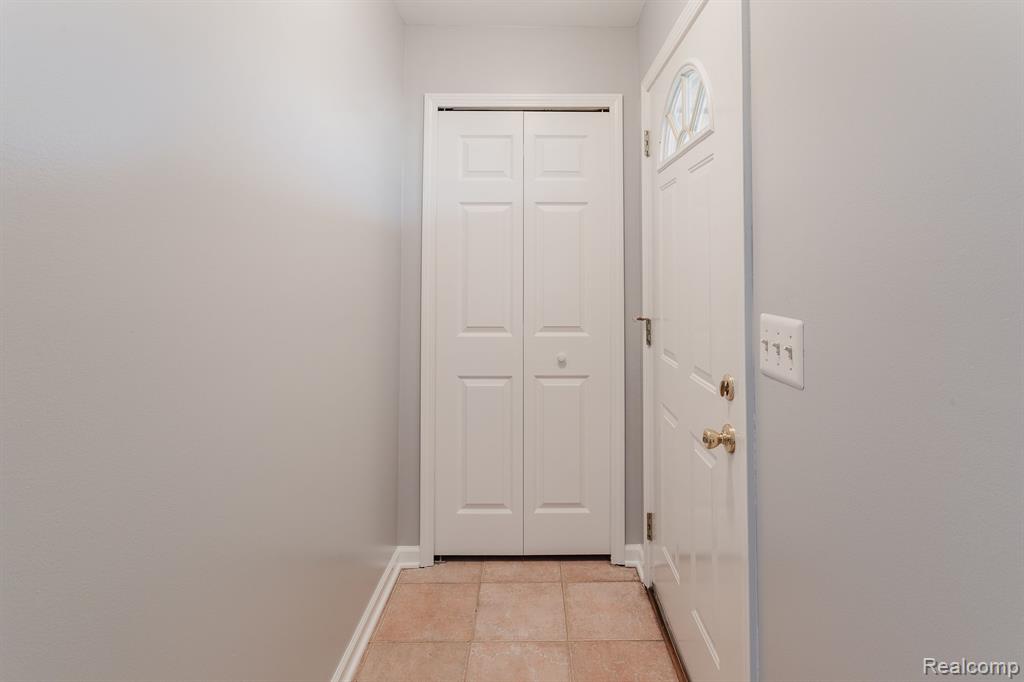 29030 Springstead Street Gibraltar, MI 48173 - Photo 19 of 23