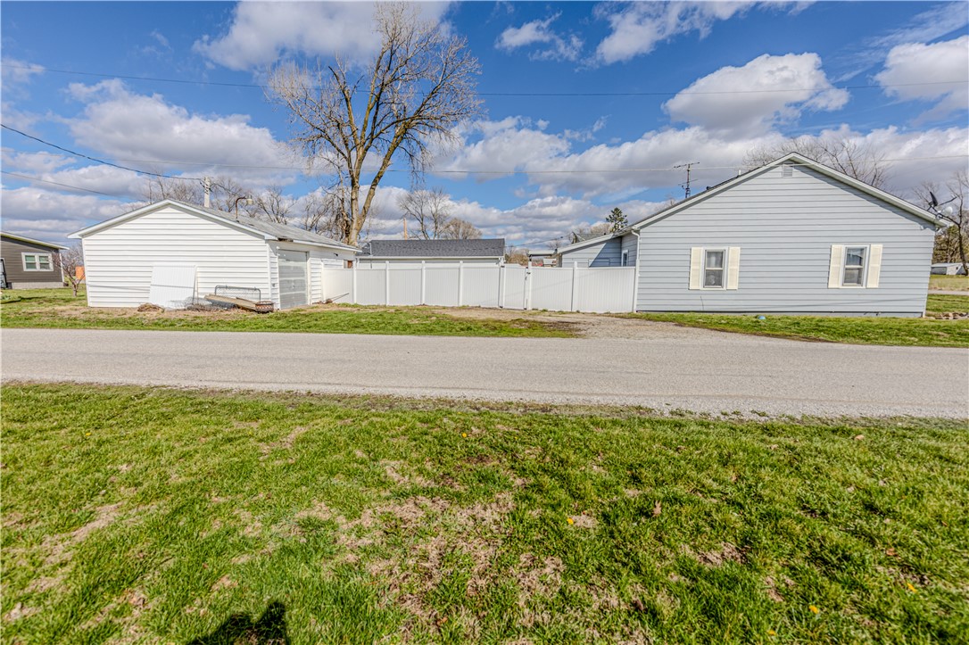 6090 Public Road Macon, IL 62544 - Photo 4 of 13