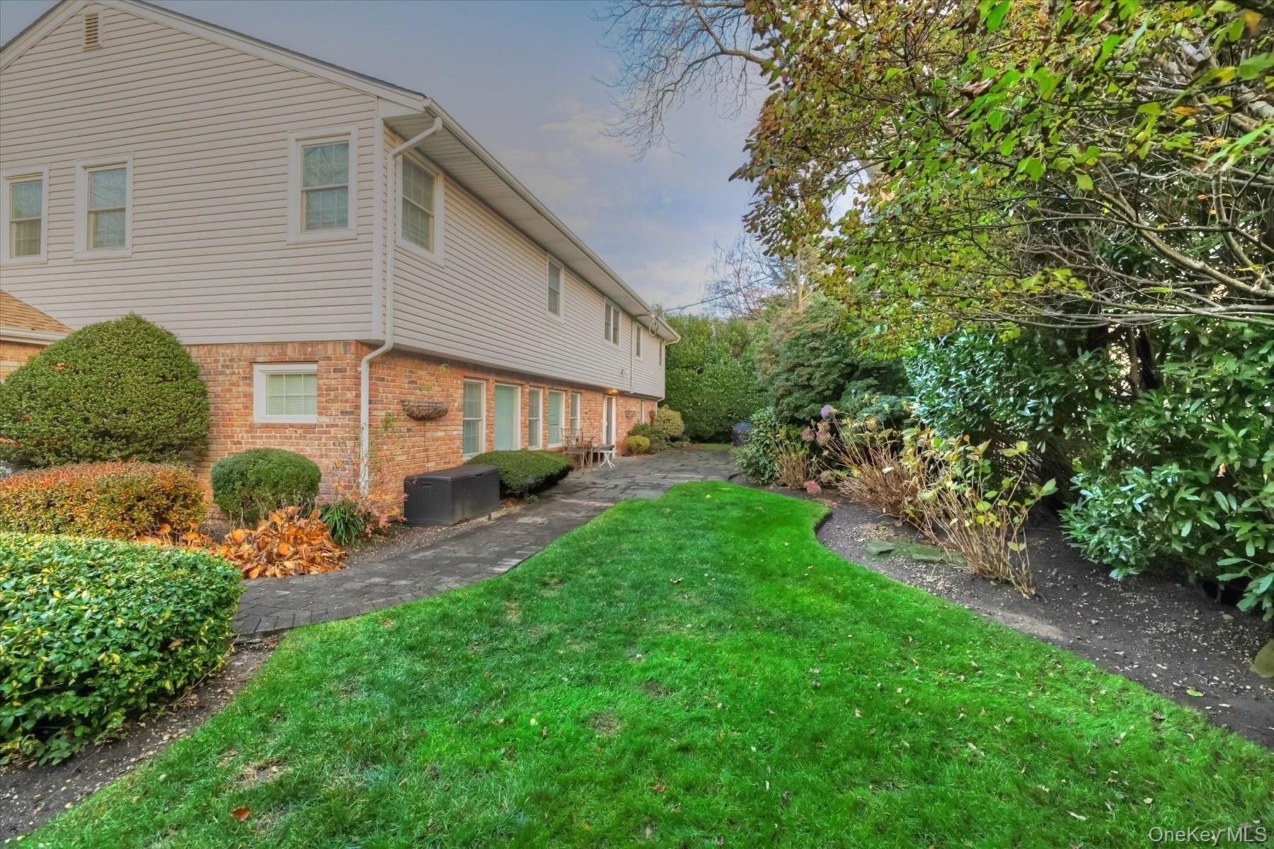 58 Allen Road Rockville Centre, NY 11570 - Photo 25 of 40