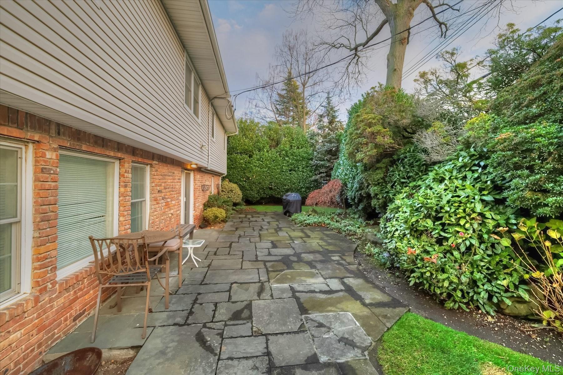 58 Allen Road Rockville Centre, NY 11570 - Photo 27 of 40