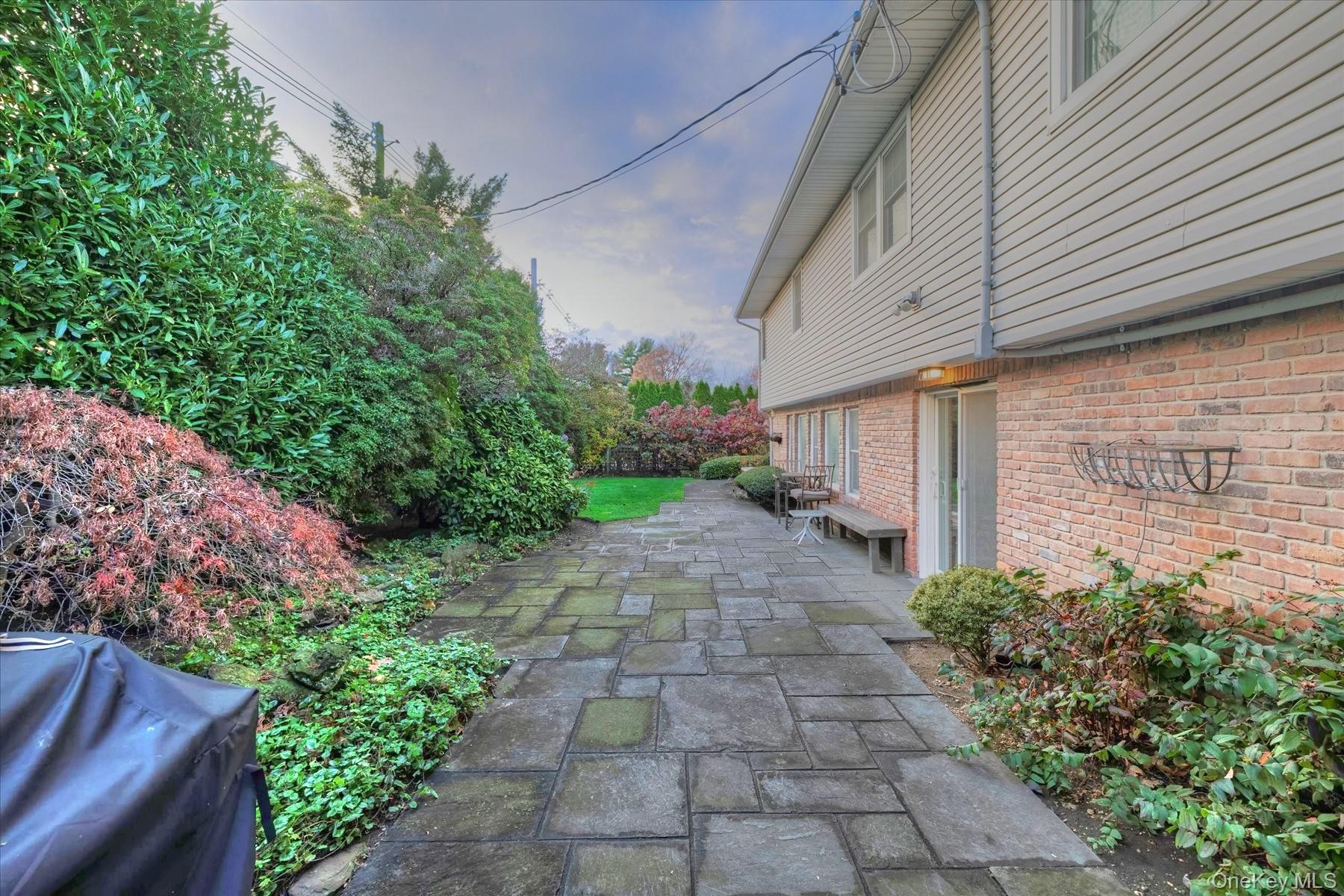 58 Allen Road Rockville Centre, NY 11570 - Photo 28 of 40