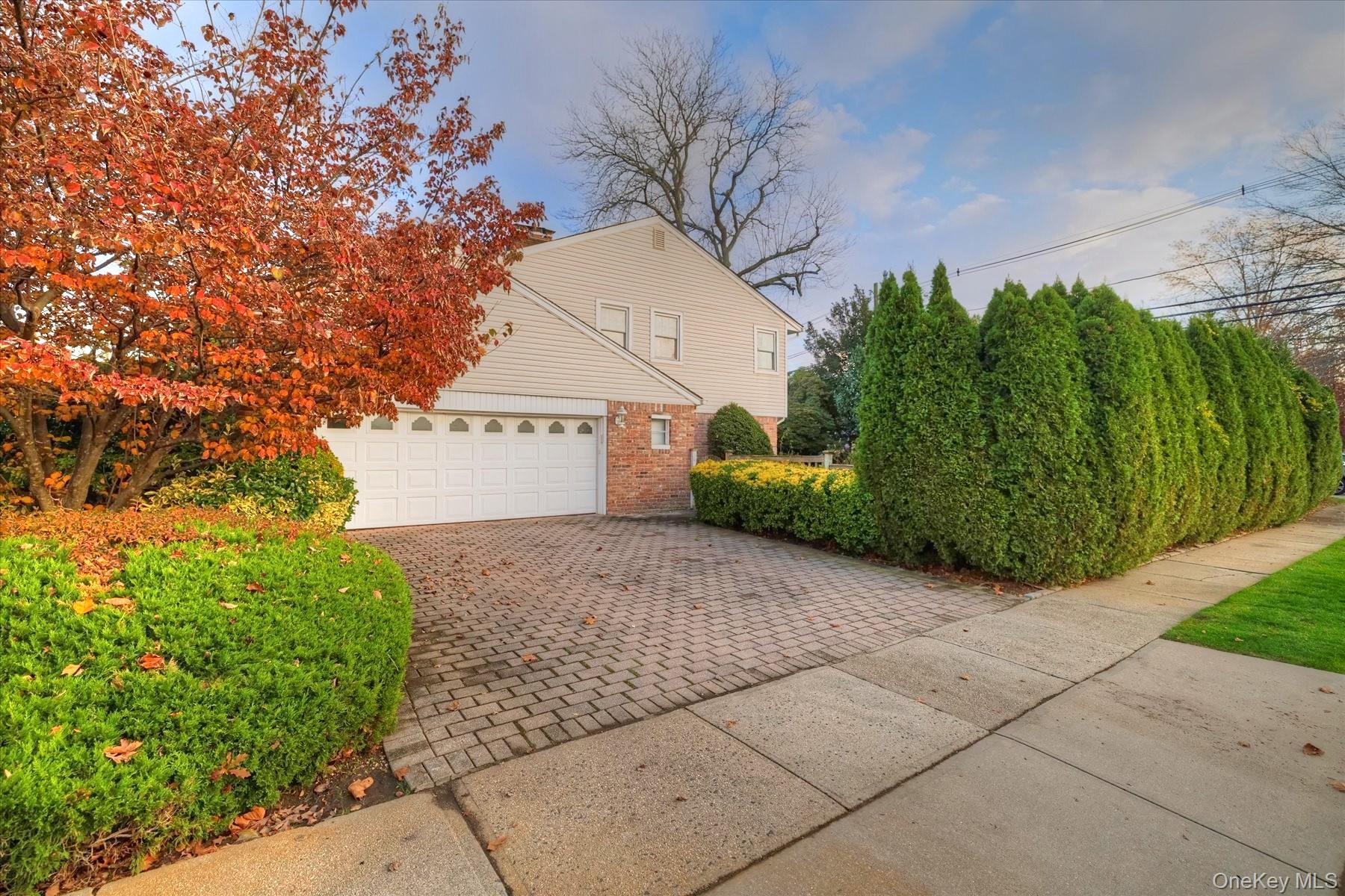 58 Allen Road Rockville Centre, NY 11570 - Photo 3 of 40