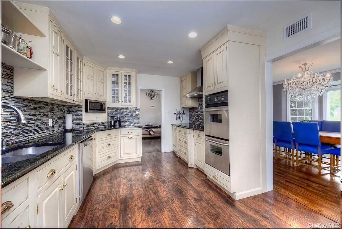 58 Allen Road Rockville Centre, NY 11570 - Photo 5 of 40