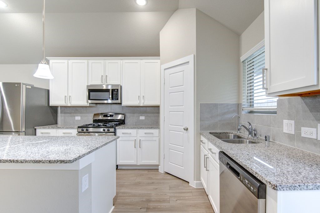 17692 Tree Of Heaven Conroe, TX 77385 - Photo 19 of 50 Kitxchen