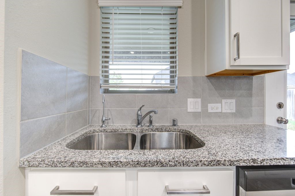 17692 Tree Of Heaven Conroe, TX 77385 - Photo 20 of 50 Kirchen