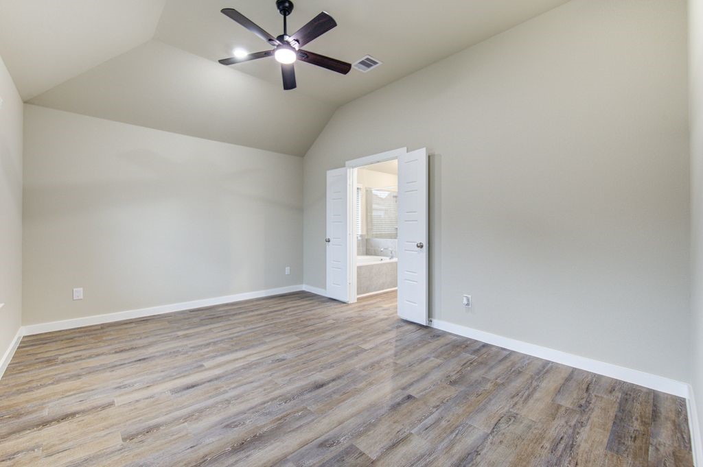 17692 Tree Of Heaven Conroe, TX 77385 - Photo 23 of 50 Plenty of space and lighting
