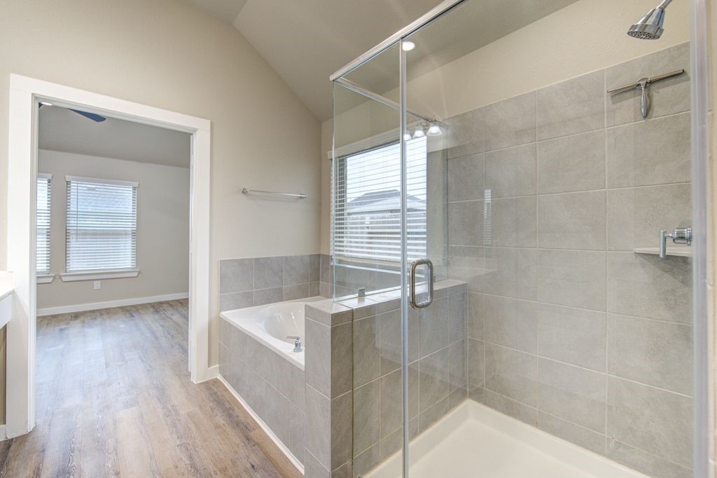 17692 Tree Of Heaven Conroe, TX 77385 - Photo 27 of 50 Primary bathroom