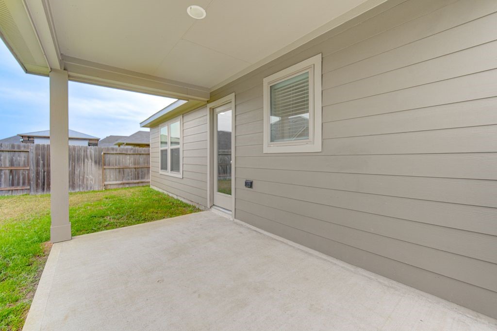 17692 Tree Of Heaven Conroe, TX 77385 - Photo 38 of 50 Covered patio