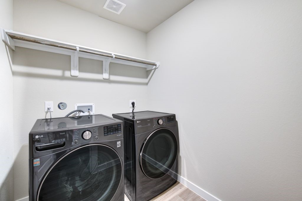 17692 Tree Of Heaven Conroe, TX 77385 - Photo 8 of 50 Laundry room