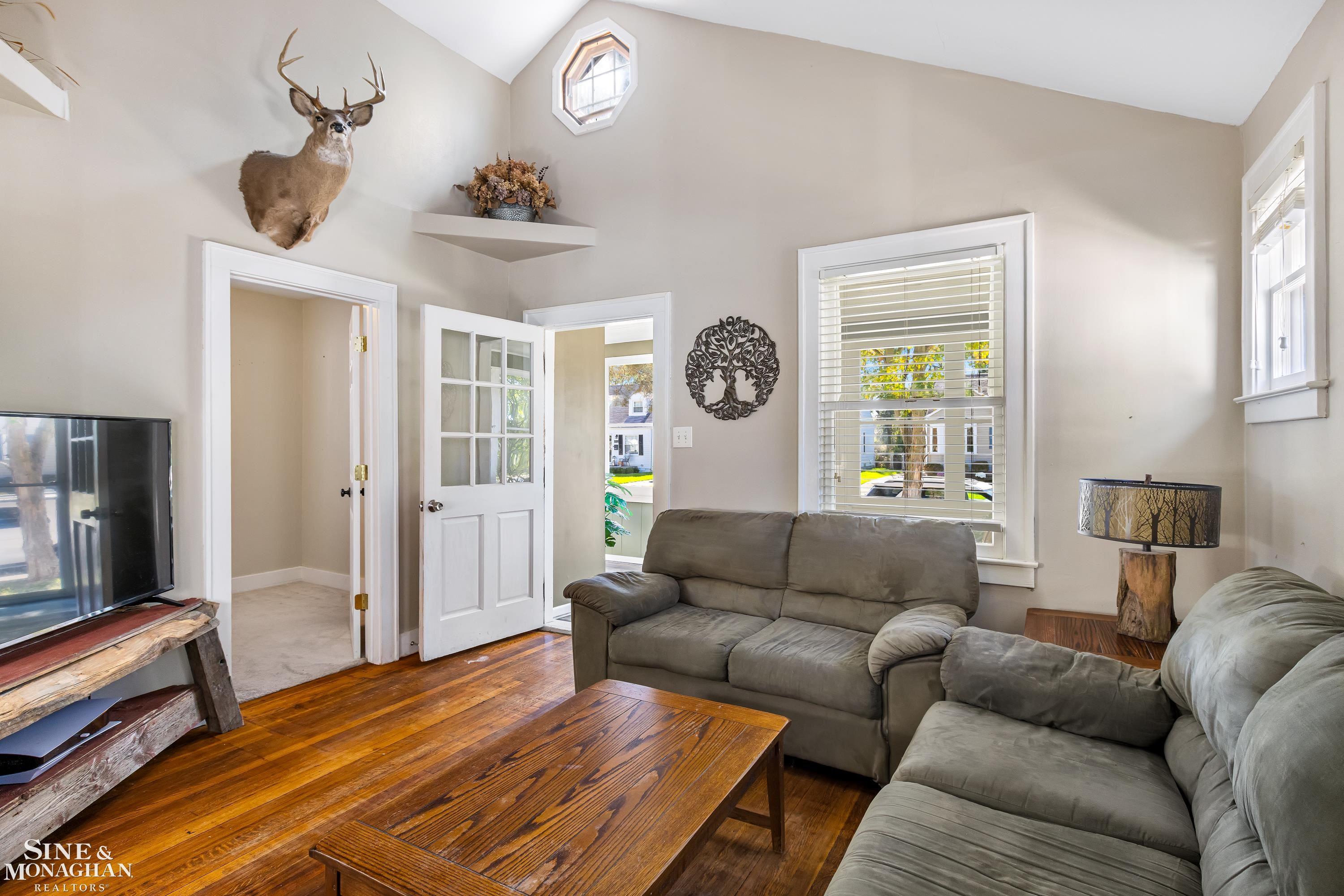 1234 Harvard Road Berkley, MI 48072 - Photo 7 of 28 50158858-ba7b5b30-c5f3-47bb-833b-963fc21a5b5b.JPG