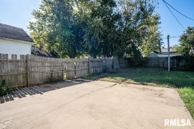 $99,000 | 913 South 12th Street, Herrin, IL 62948