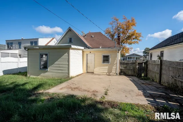 $99,000 | 913 South 12th Street, Herrin, IL 62948