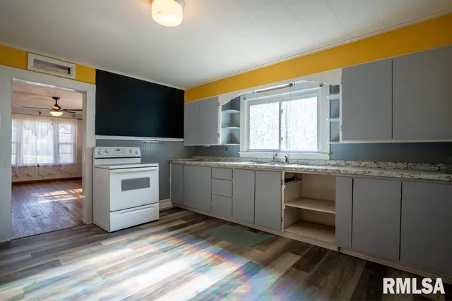 $99,000 | 913 South 12th Street, Herrin, IL 62948