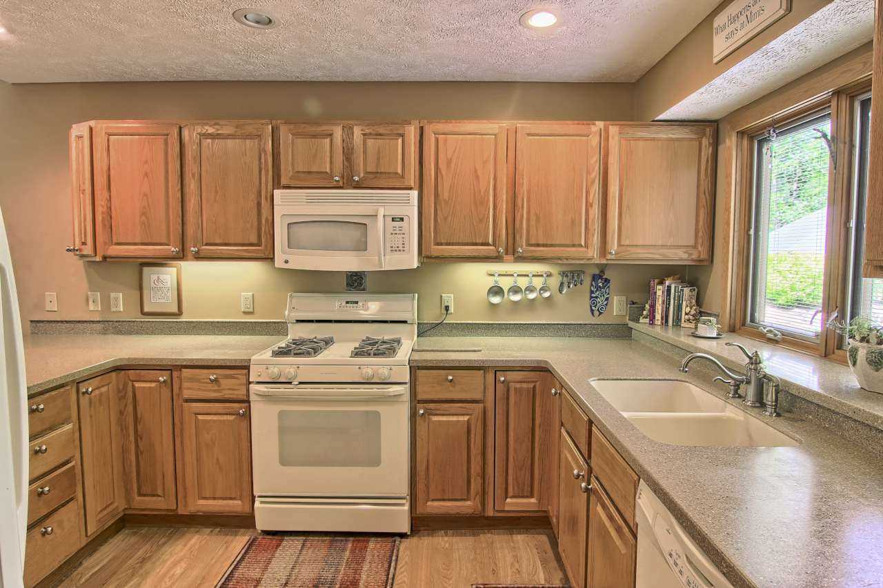 6742 Mission Ridge Traverse City, MI 49686 - Photo 12 of 41 1836001-11.JPG