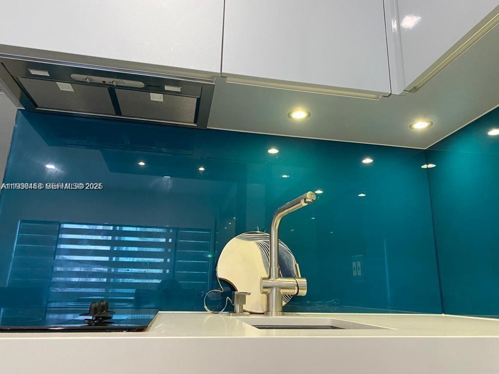 6345 Collins Avenue, Unit 442 Miami Beach, FL 33141 - Photo 5 of 31