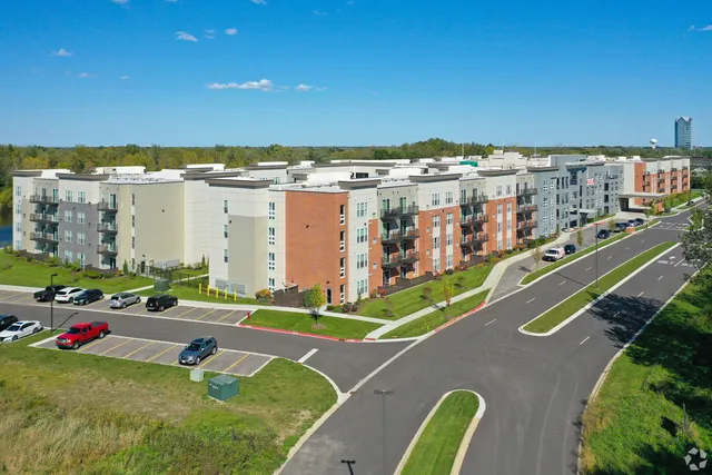 $3,600 | 18w070 Royce Boulevard, Unit 283, Villa Park, IL 60181