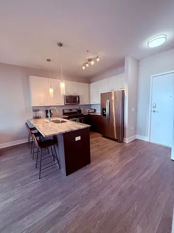 $3,600 | 18w070 Royce Boulevard, Unit 283, Villa Park, IL 60181