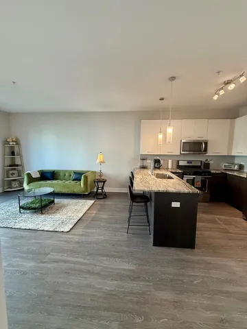 $3,600 | 18w070 Royce Boulevard, Unit 283, Villa Park, IL 60181