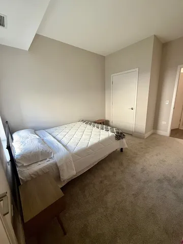 $3,600 | 18w070 Royce Boulevard, Unit 283, Villa Park, IL 60181