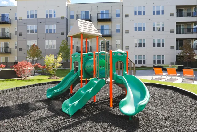 $3,600 | 18w070 Royce Boulevard, Unit 283, Villa Park, IL 60181