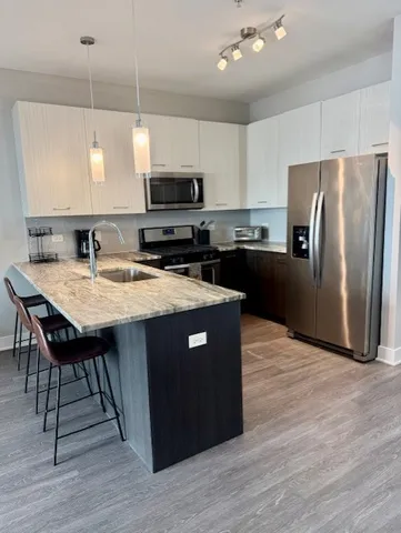 $3,600 | 18w070 Royce Boulevard, Unit 283, Villa Park, IL 60181