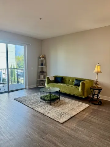 $3,600 | 18w070 Royce Boulevard, Unit 283, Villa Park, IL 60181