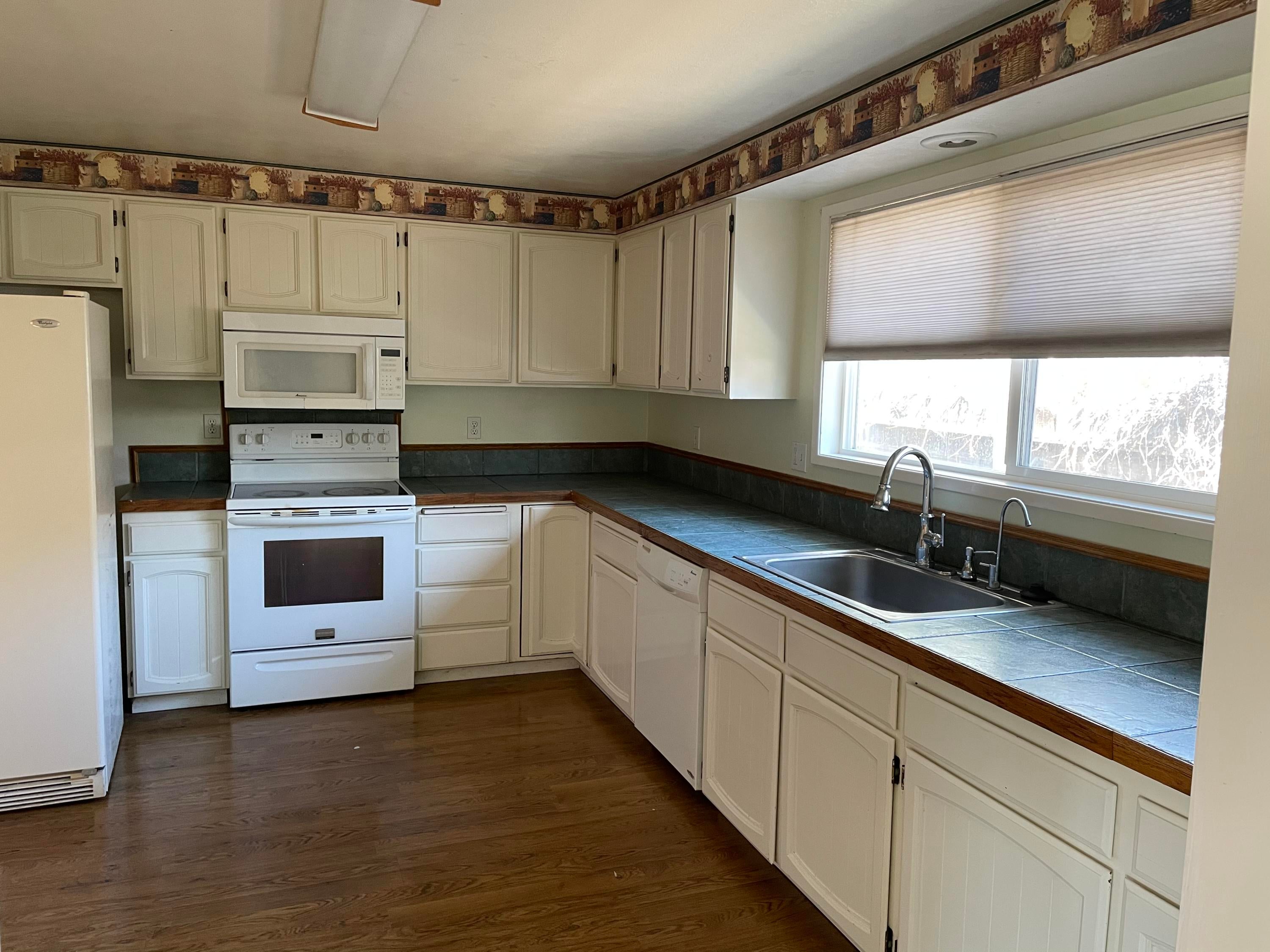 3934 Rio Vista Way Klamath Falls, OR 97603 - Photo 5 of 14 CAAB763E-49DB-41C2-8D71-018390DB2E32