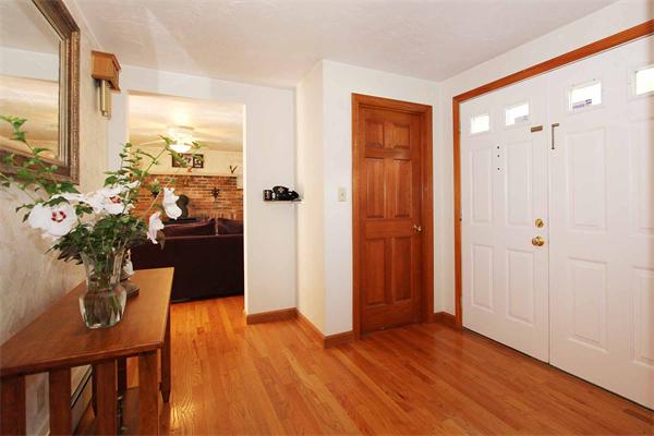 160 Middle Road Southborough, MA 01772 - Photo 3 of 28 a view of a interior of house