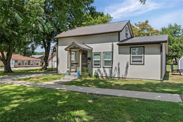 $175,000 | 417 East 4th Avenue, Garnett, KS 66032