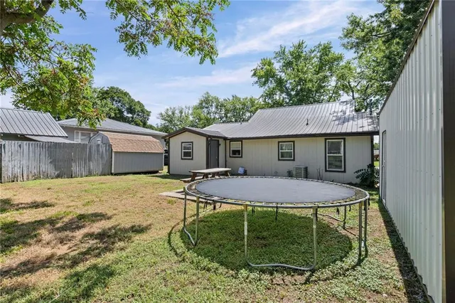 $175,000 | 417 East 4th Avenue, Garnett, KS 66032