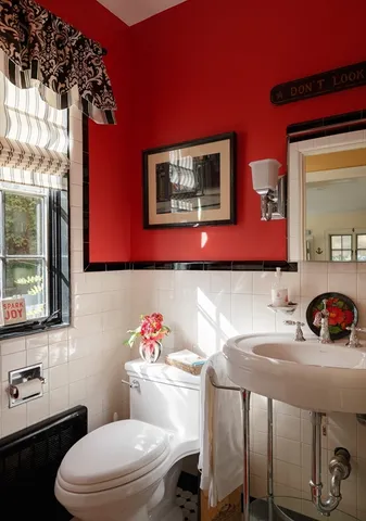 a view of entryway with a rug