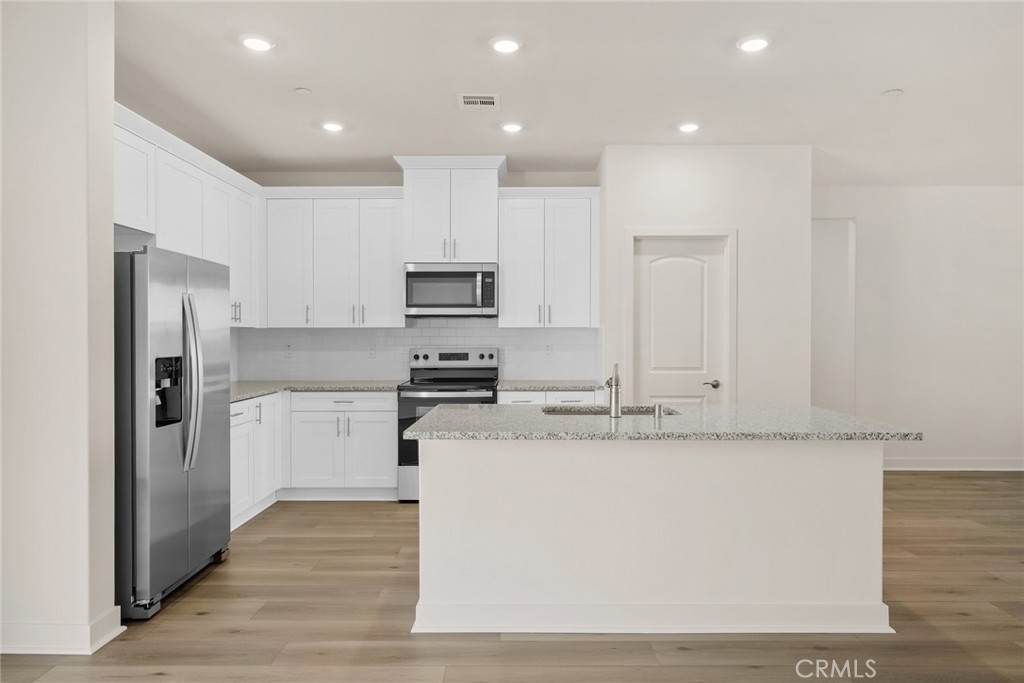 14853 Indigo Street Apple Valley, CA 92307 - Photo 3 of 7