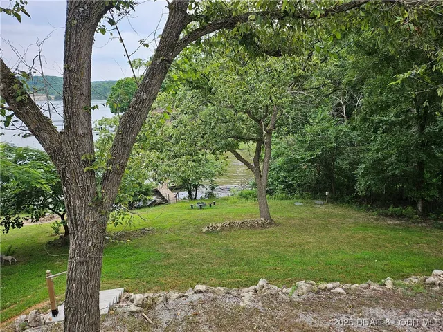 $299,500 | 22 Launch Landing, Edwards, MO 65326