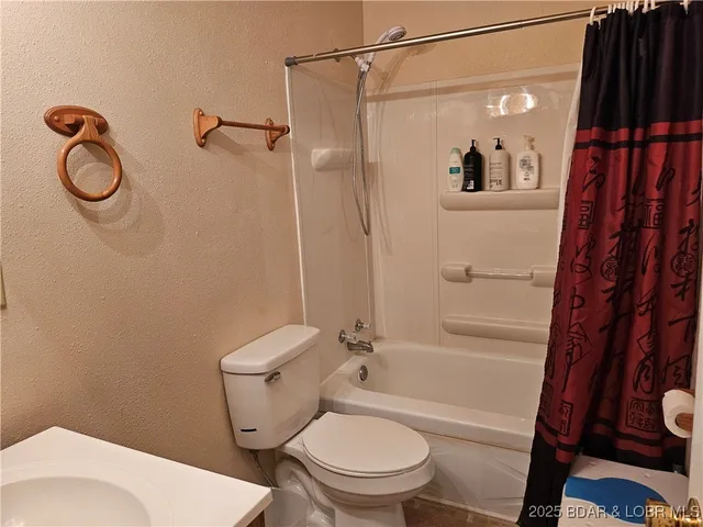 $299,500 | 22 Launch Landing, Edwards, MO 65326