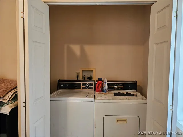 $299,500 | 22 Launch Landing, Edwards, MO 65326