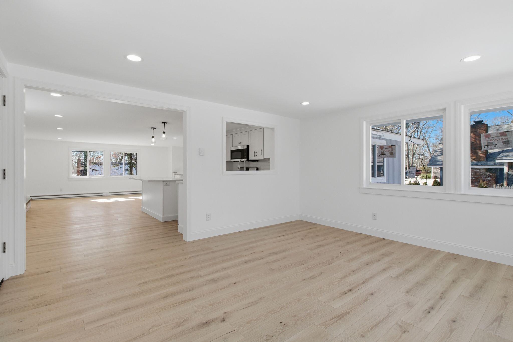 185 Wheeler Road Mashpee, MA 02649 - Photo 16 of 51 17_185_Wheeler_Rd_Mashpee_MA_02649-Livin