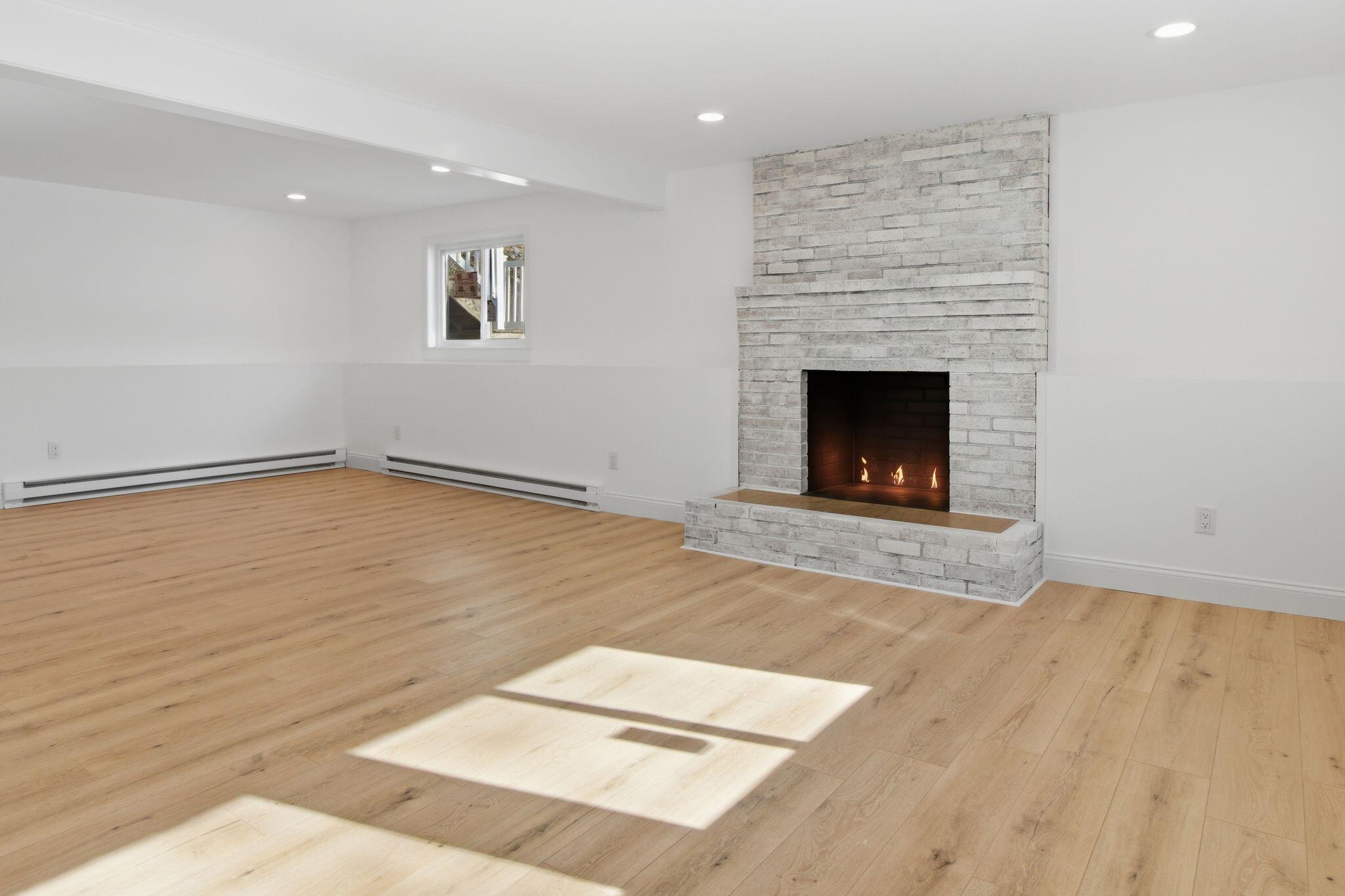 185 Wheeler Road Mashpee, MA 02649 - Photo 29 of 51 21_185_Wheeler_Rd_Mashpee_MA_02649-Livin