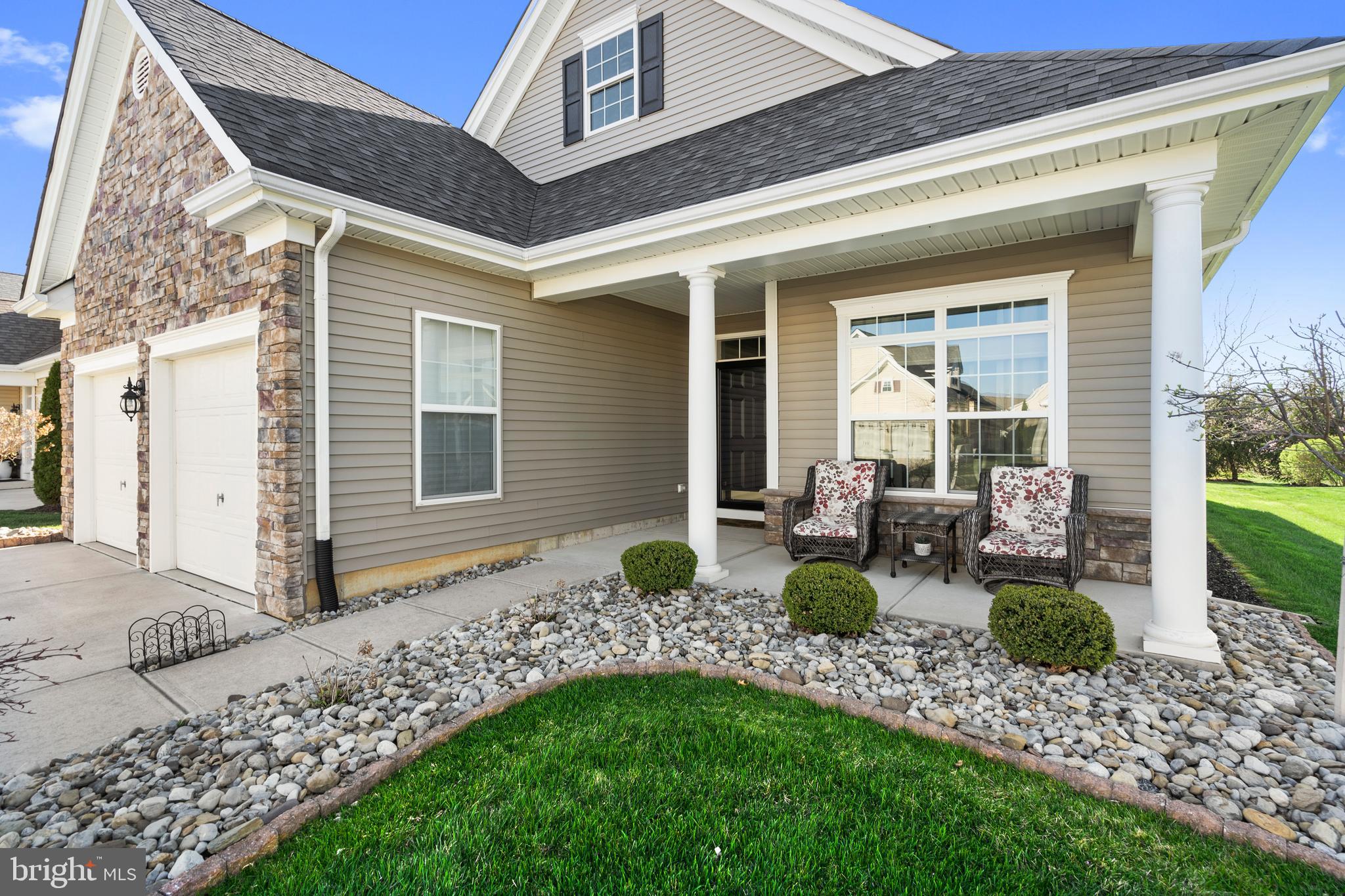 118 Field Loop Glassboro, NJ 08028 - Photo 35 of 51 a front view of a house with garden