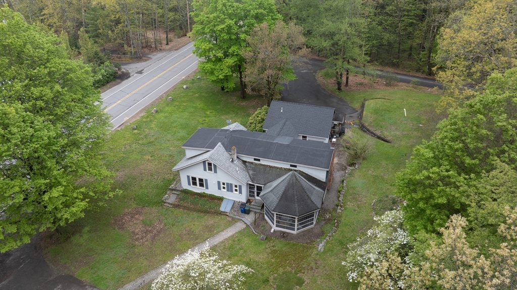 919 Chase Road Lunenburg, MA 01462 - Photo 4 of 32