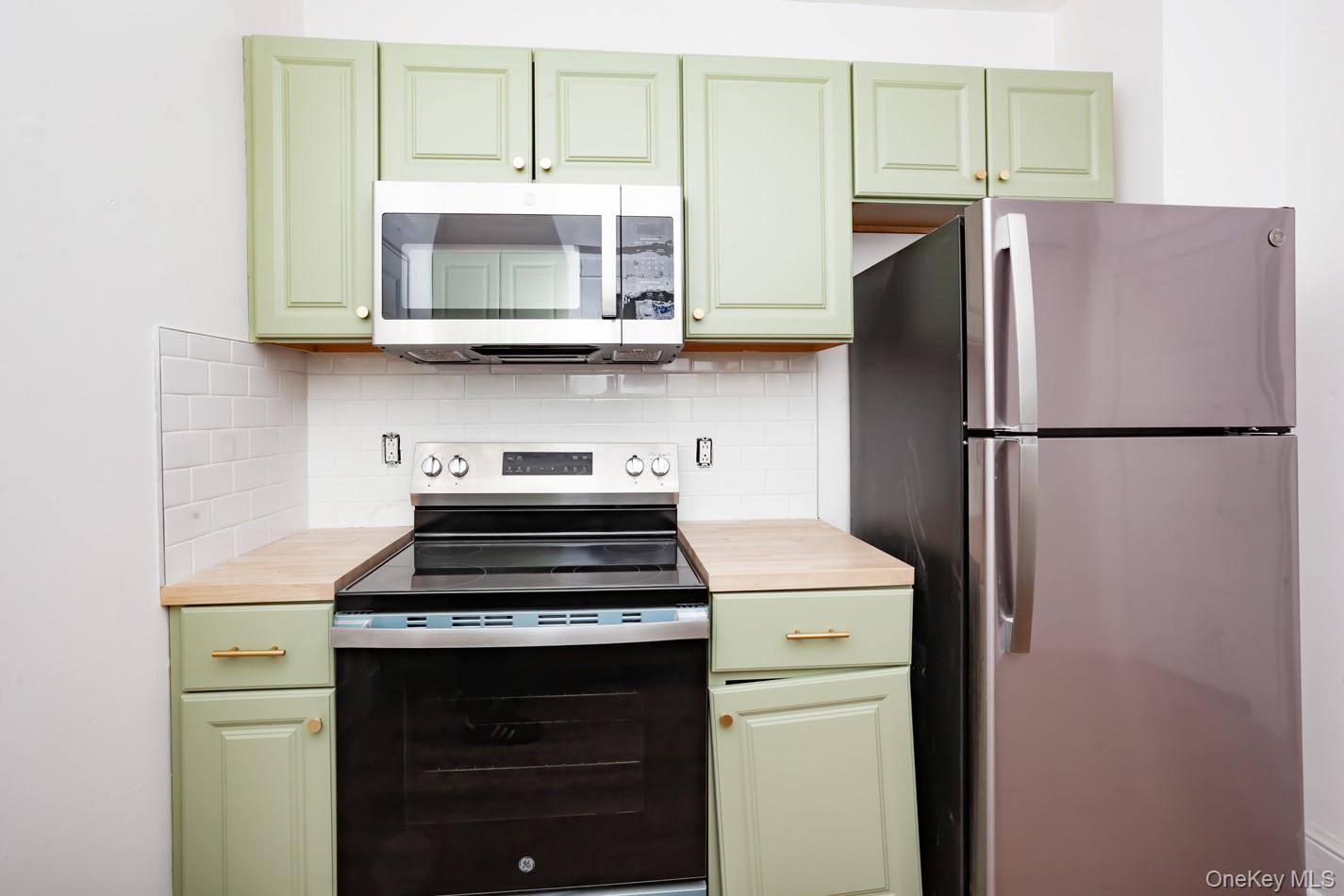 1009 Hudson Avenue, Unit 1S Peekskill, NY 10566 - Photo 4 of 21 a kitchen with a stove and a refrigerator