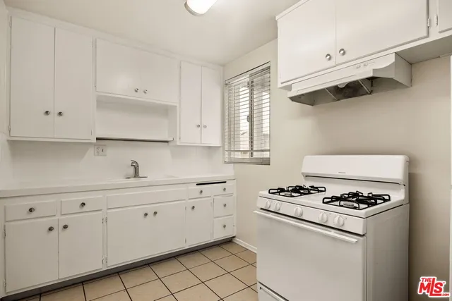 $2,300 | 161 West Channel Road, Unit 4, Santa Monica, CA 90402