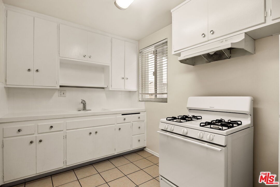 161 West Channel Road, Unit 4 Santa Monica, CA 90402 - Photo 12 of 15