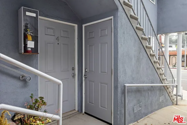 $2,300 | 161 West Channel Road, Unit 4, Santa Monica, CA 90402