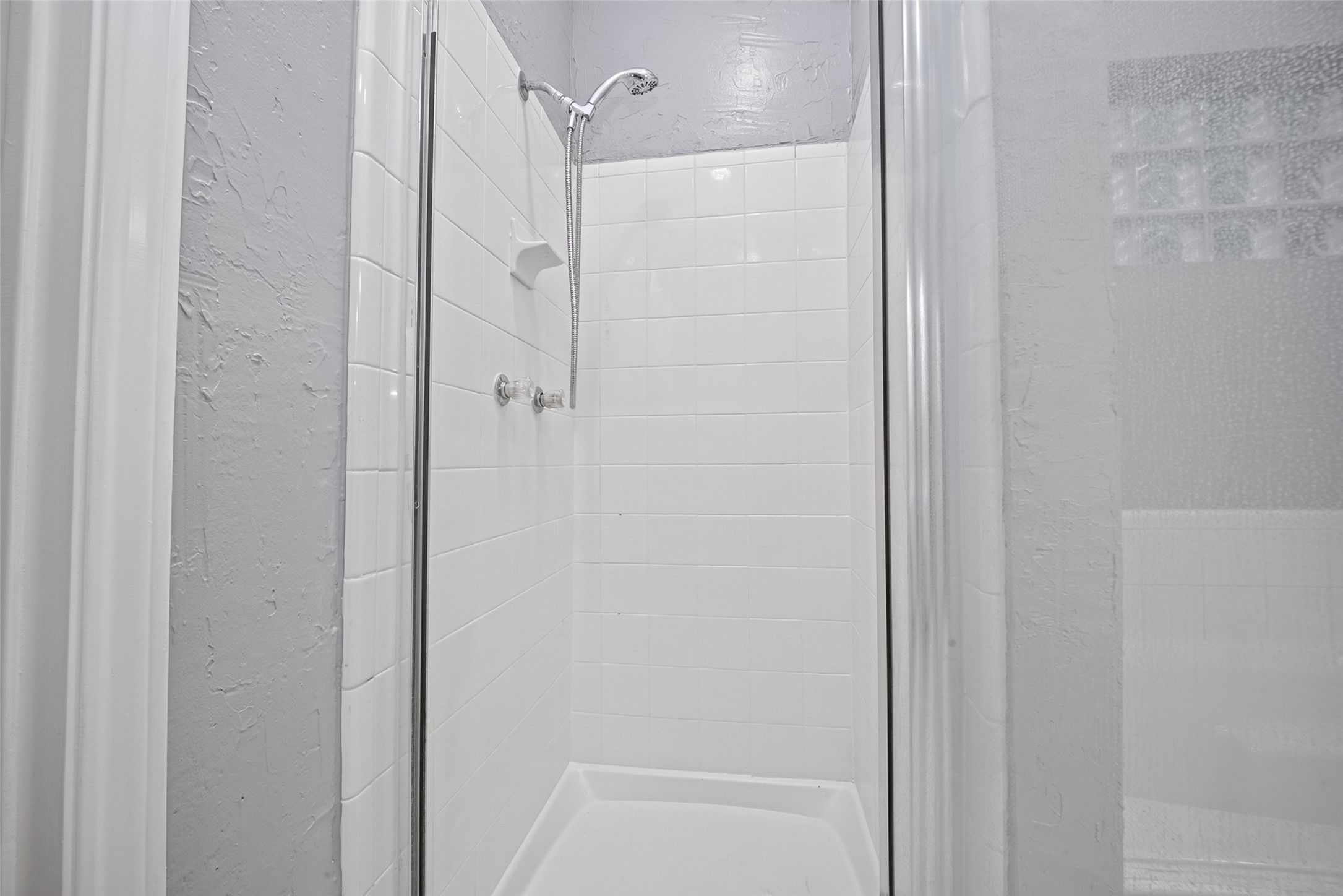 13607 Sable Lane Houston, TX 77014 - Photo 29 of 46 a bathroom with a shower