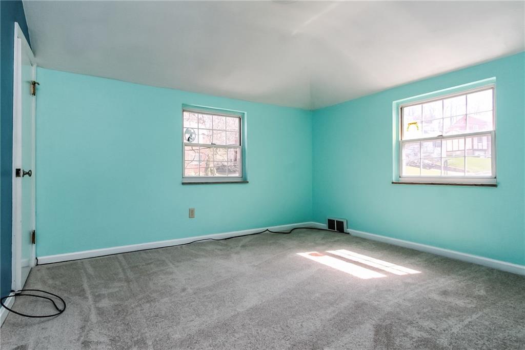 492 Haverhill Road Mt. Lebanon, PA 15228 - Photo 14 of 25
